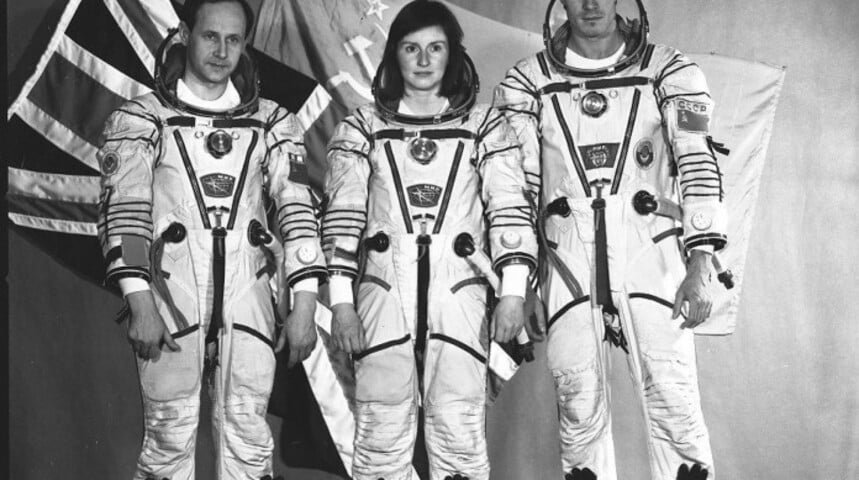 O cosmonauta soviético viajou para o espaço acompanhado do compatriota Anatoly Artsebarsky e da britânica Helen Sharman. A missão do trio era rotineira: fazer reparos e adaptações na Mir.