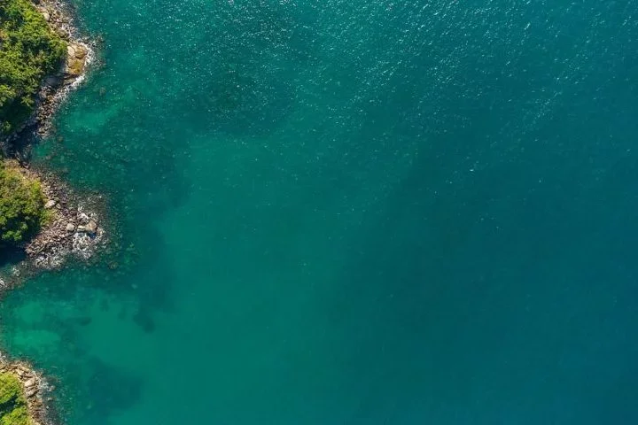Ilhabela, São Paulo (Brasil): Sim, tem lugar brasileiro na lista! Conhecido por suas praias deslumbrantes, cachoeiras e natureza preservada, o arquipélago é composto por uma ilha principal e várias ilhotas.