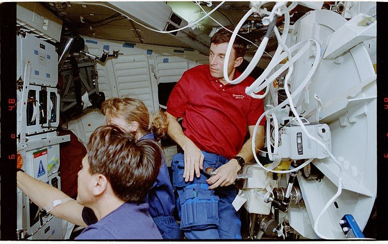 Nascido em 1958, o cosmonauta com formação em engenharia mecânica já tinha participado de uma missão na Mir em 1988.