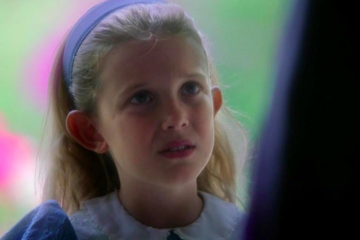 Ela começou a atuar com 9 anos de idade, na série 