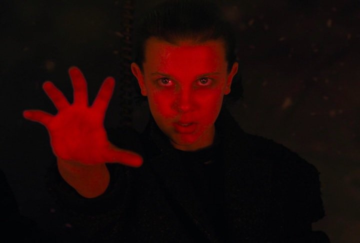 Sua atuação como Eleven, uma garota com poderes telecinéticos e um passado misterioso, foi aclamada pela crítica e pelo público.