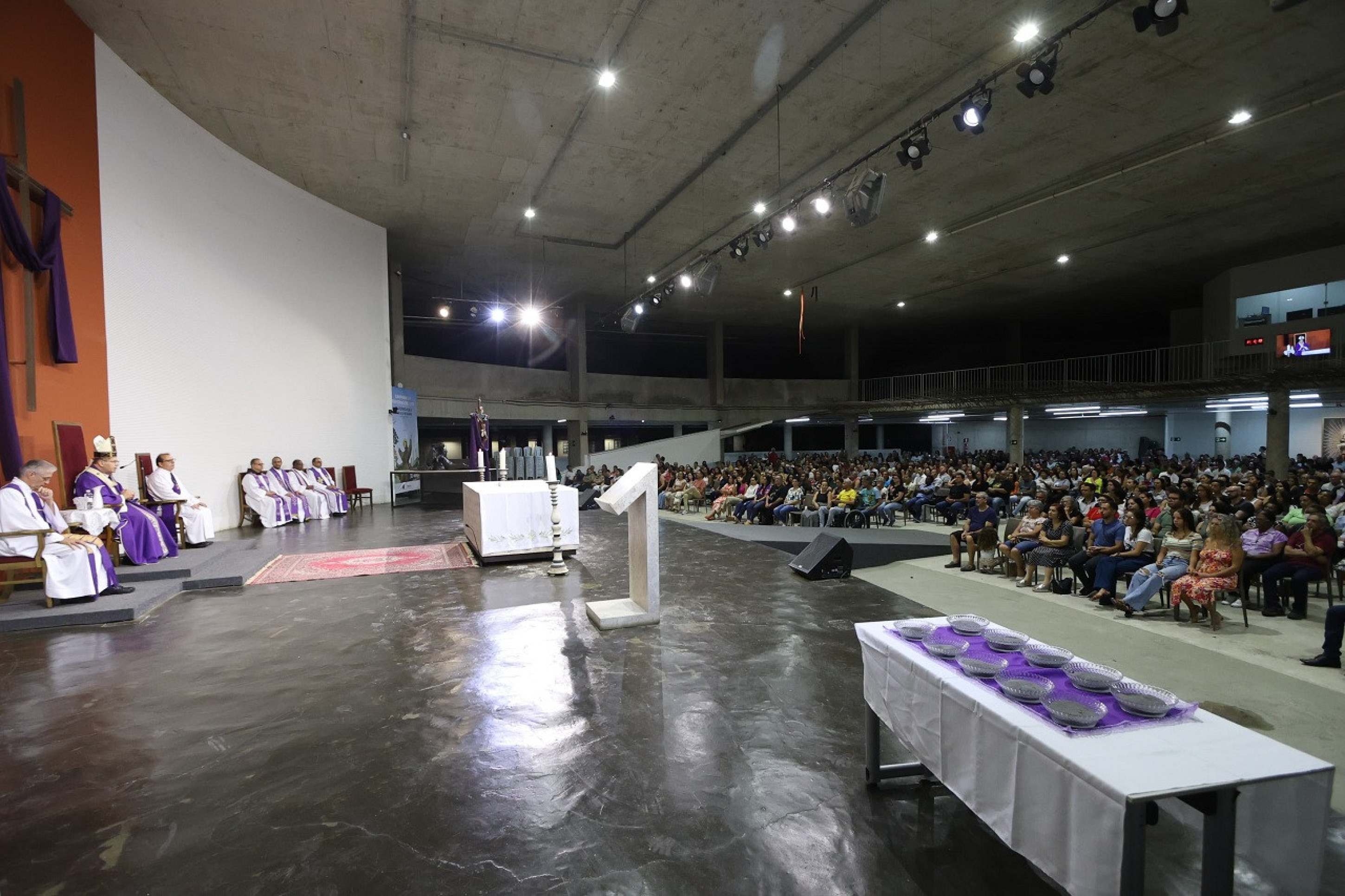 Catedral Cristo Rei ainda não está concluída, mas já recebe cerimônias religiosas-Marcos Vieira/EM/D.A.Press