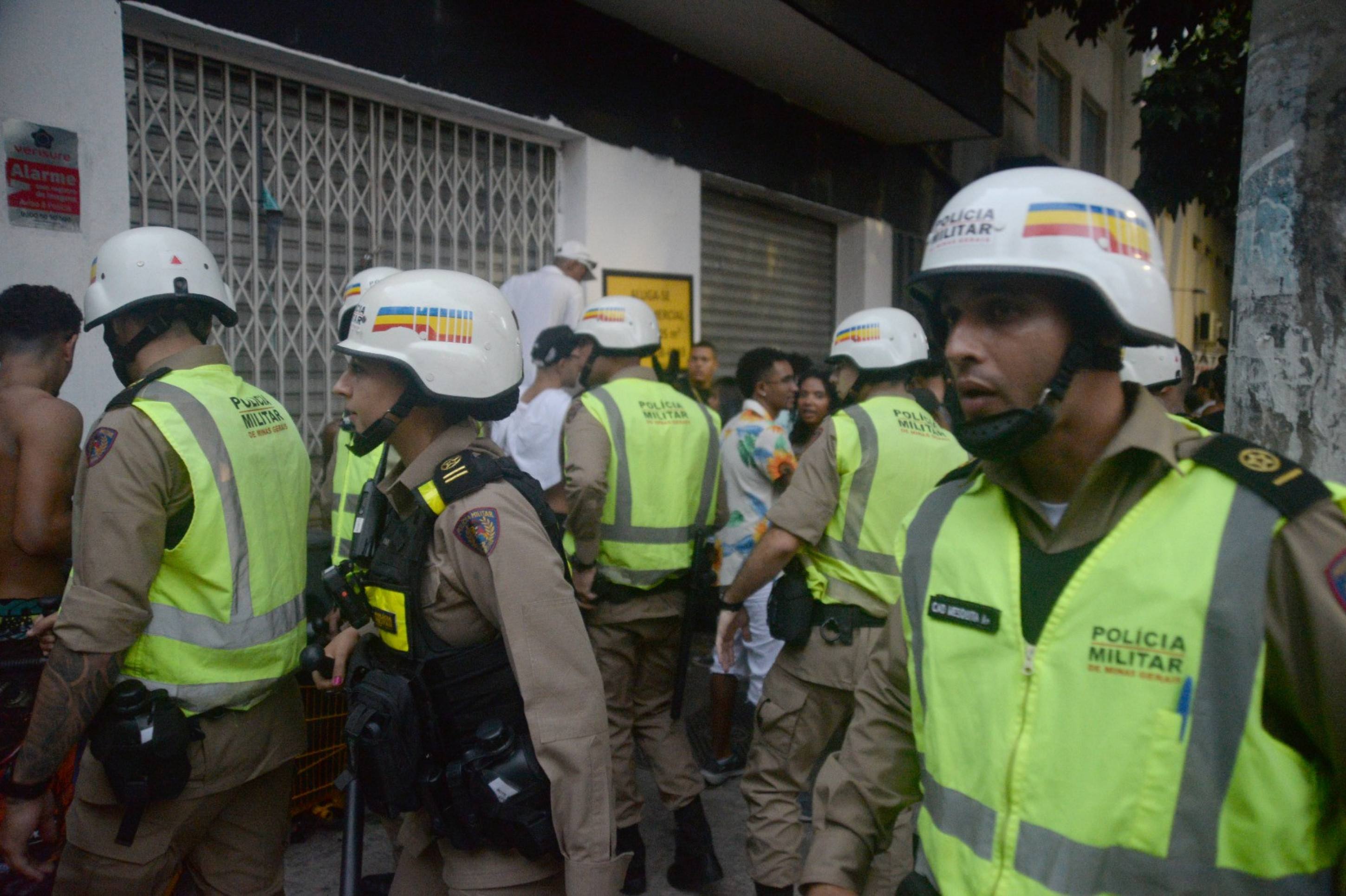 Jovem é esfaqueado após tentar proteger namorada de assédio no bloco do Alok