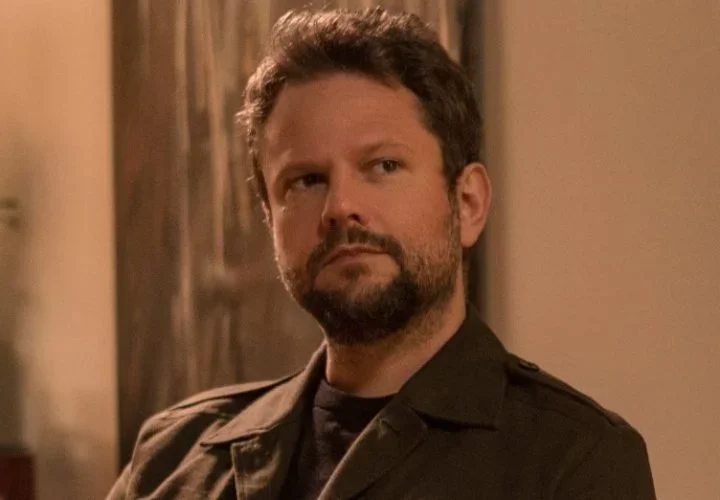 Na televisão, Selton continuou sua trajetória de sucesso em séries aclamadas, como 