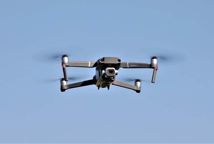 O uso de drone também está proibido. Nada de voar com o aparelho para olhar o parque de cima!- Imagem de grunzibaer por Pixabay