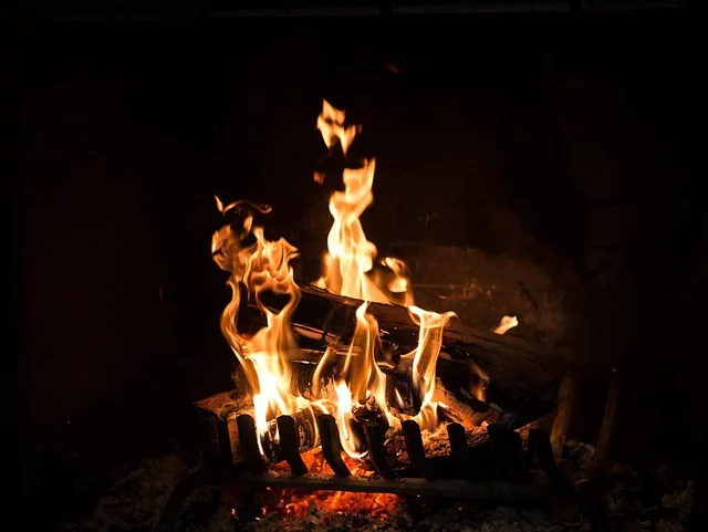 Charme e aconchego: lareiras na decoração e no clima - Imagem de StockSnap por Pixabay
