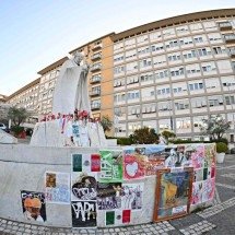 Hospitalização do papa leva cenário de incerteza para o Vaticano - Andreas SOLARO / AFP