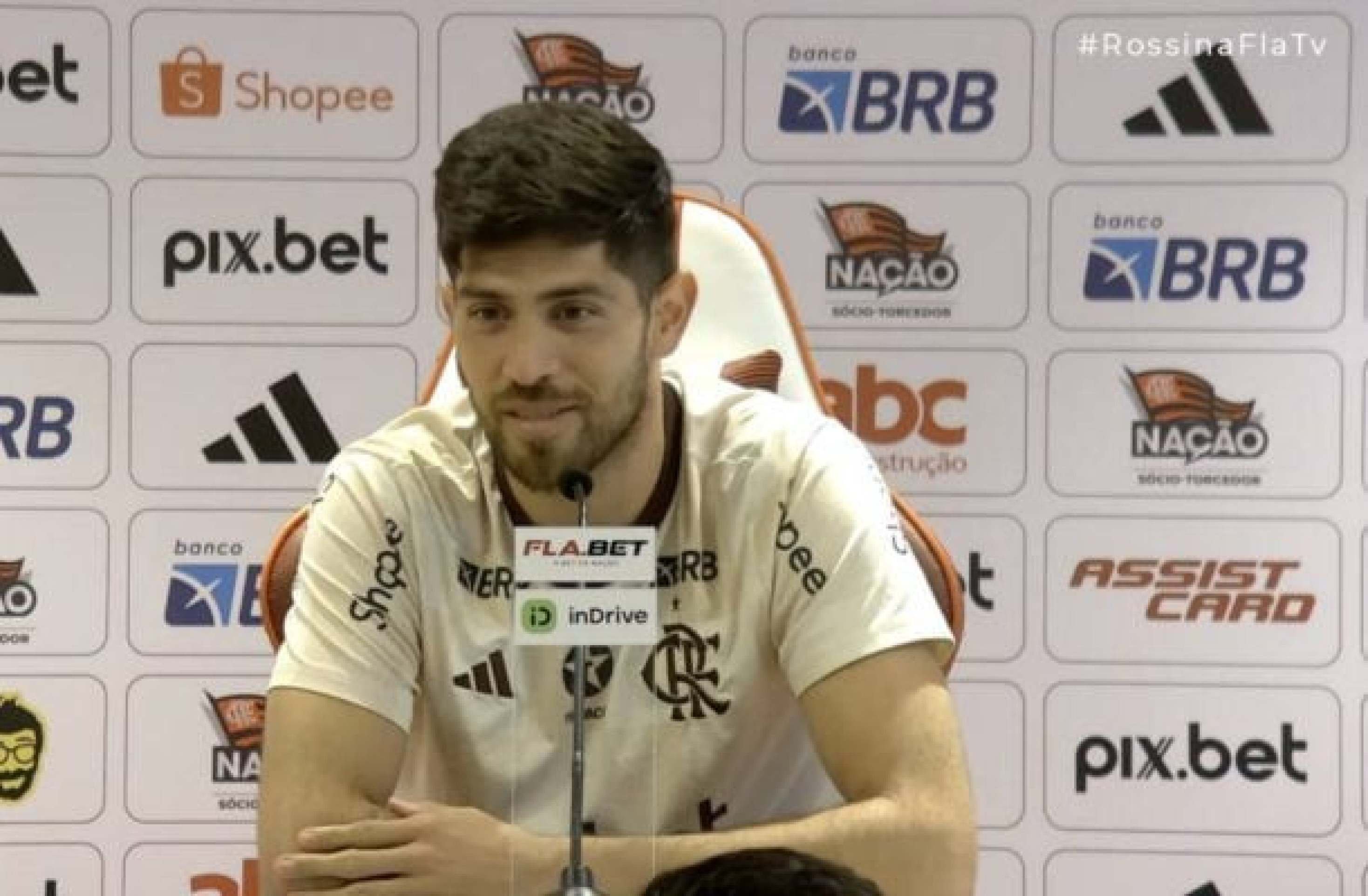 Sem sofrer gols no estadual, Rossi, do Flamengo analisa: ???Defesa começa no ataque???