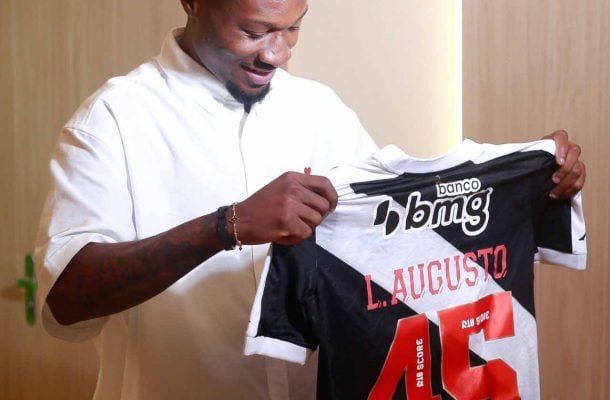 LOIDE AUGUSTO - Muita disposição, mas falta técnica ao angolano. Tentou chute de longe, cabeçada, mas não conseguiu abrir a contagem pelo Vasco. NOTA 6,0. Foto: Leandro Amorim / CRVG