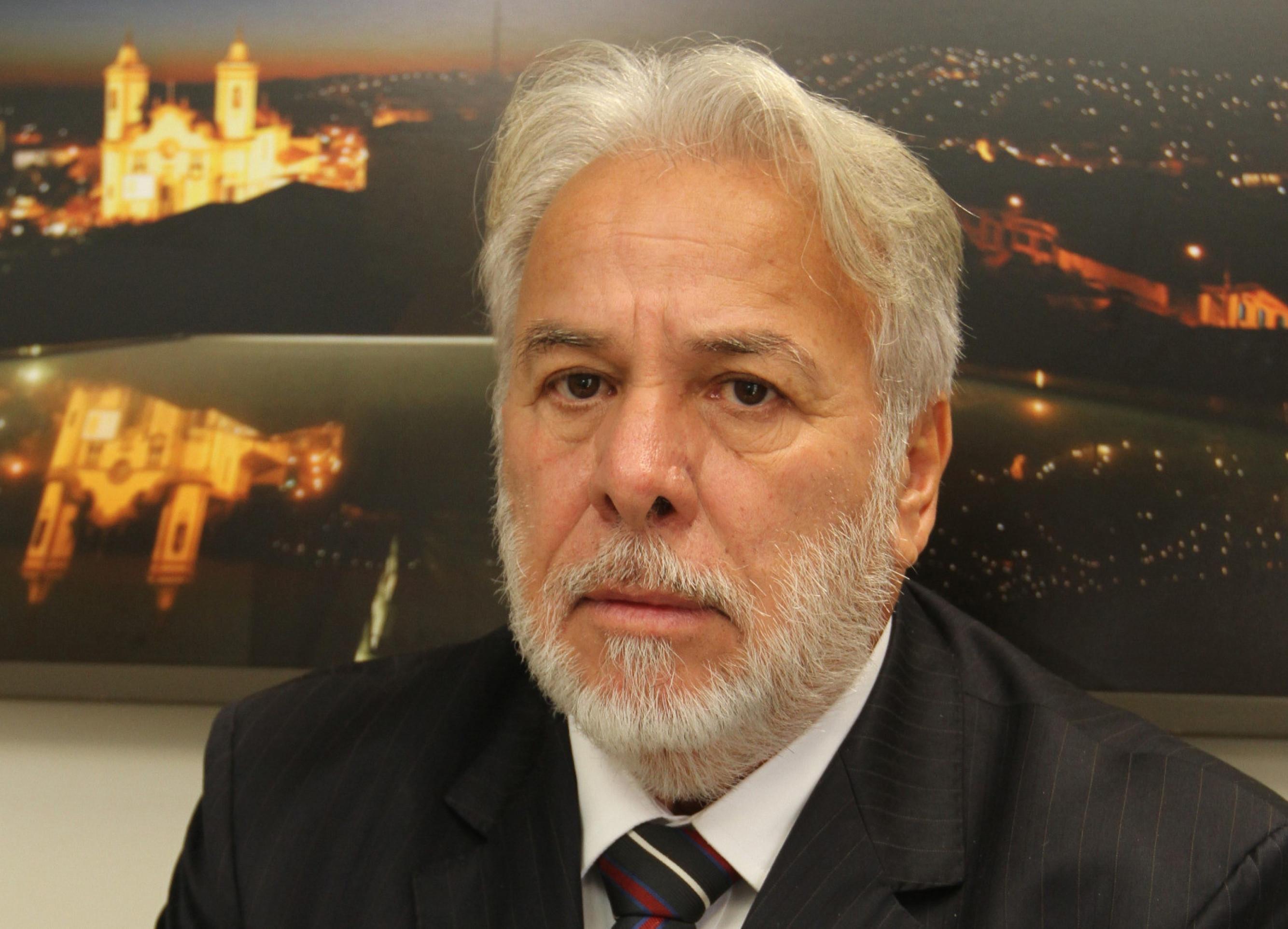 Mário Neves, vice-presidente comercial do Estado de Minas, diz que parceria é fundamental para a expansão da presença do SBT e da TV Alterosa no mercado Mário Neves, vice-presidente comercial do Estado de Minas, olha para a câmera