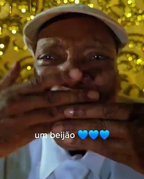 “Hoje é o dia mais feliz da minha vida! Obrigado, Portela. Obrigado todo mundo. Um beijão”, declarou Milton nas redes sociais após o desfile.