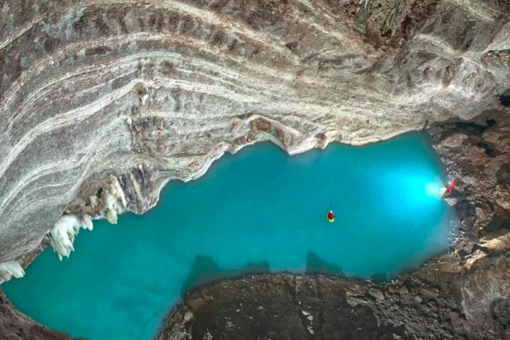 Cientistas da República Tcheca descobriram o maior lago de água quente subterrâneo já conhecido, localizado na Albânia, no sudeste da Europa.-divulgação/Neuron Foundation