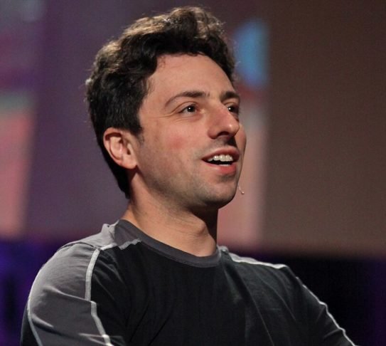 6º) Sergey Brin (Google) - Fortuna: US$ 160,5 bilhões. Cofundador do Google ao lado de Larry Page. Foi fundamental no desenvolvimento do mecanismo de busca e do modelo de negócios da Alphabet, empresa-mãe do Google.