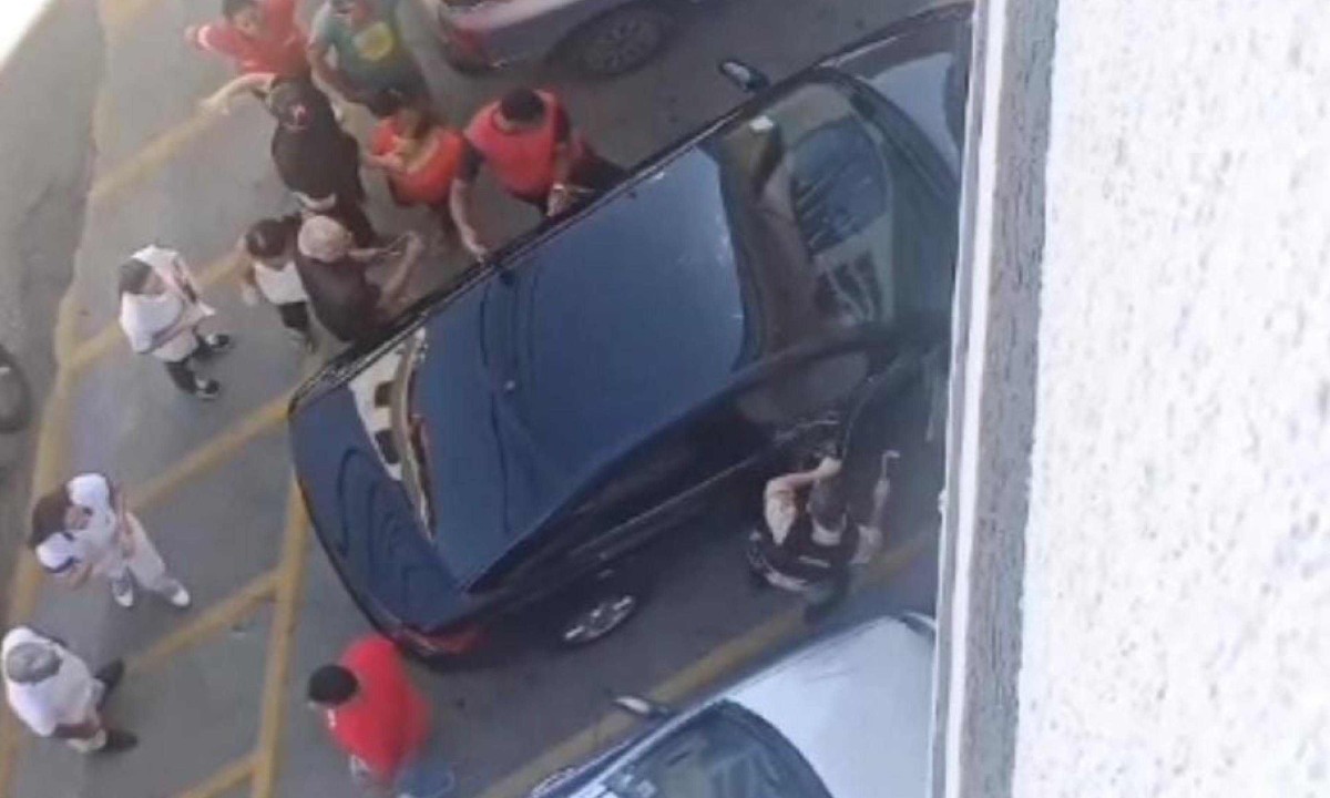 A mãe contou aos policiais que o carro trancou sozinho com a chave na ignição -  (crédito: Reprodução / Polícia Militar)