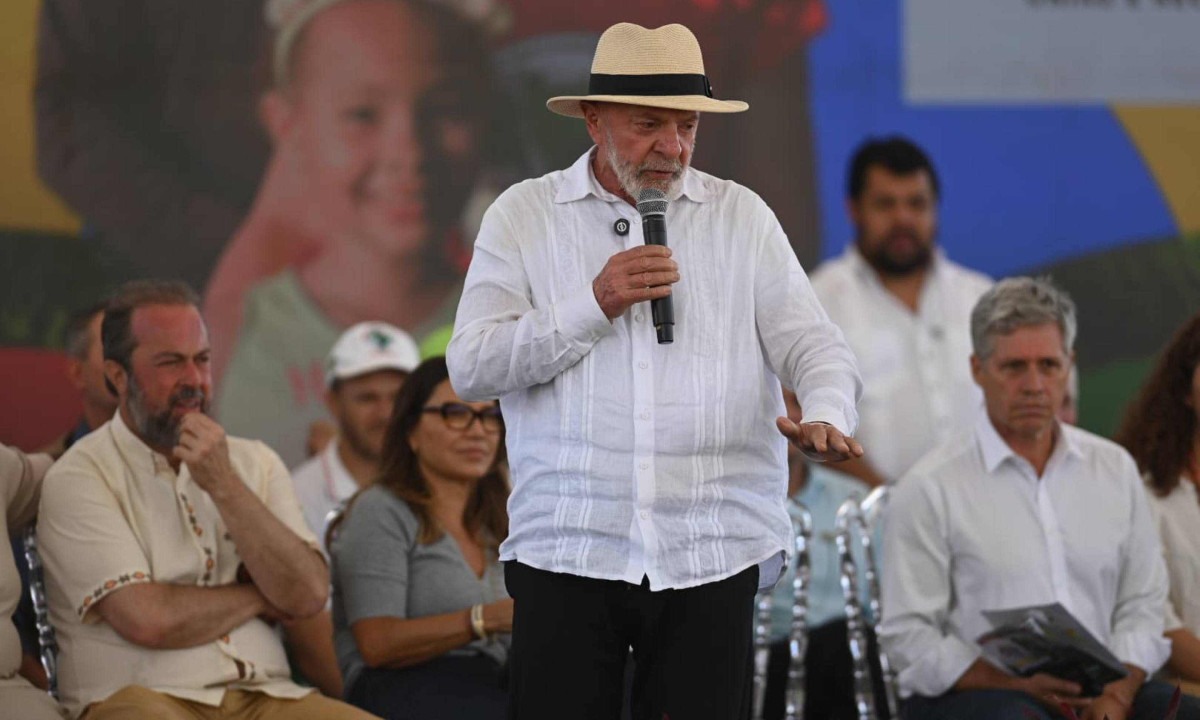 Presidente começou discurso pedindo desculpas e brincando que não havia "lanche" para os convidados -  (crédito: Leandro Couri/EM/D.A Press)