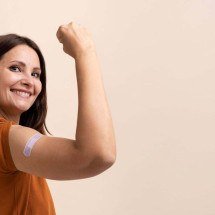 Saúde das mulheres e vacinação: importância da imunização ao longo da vida - FreePik