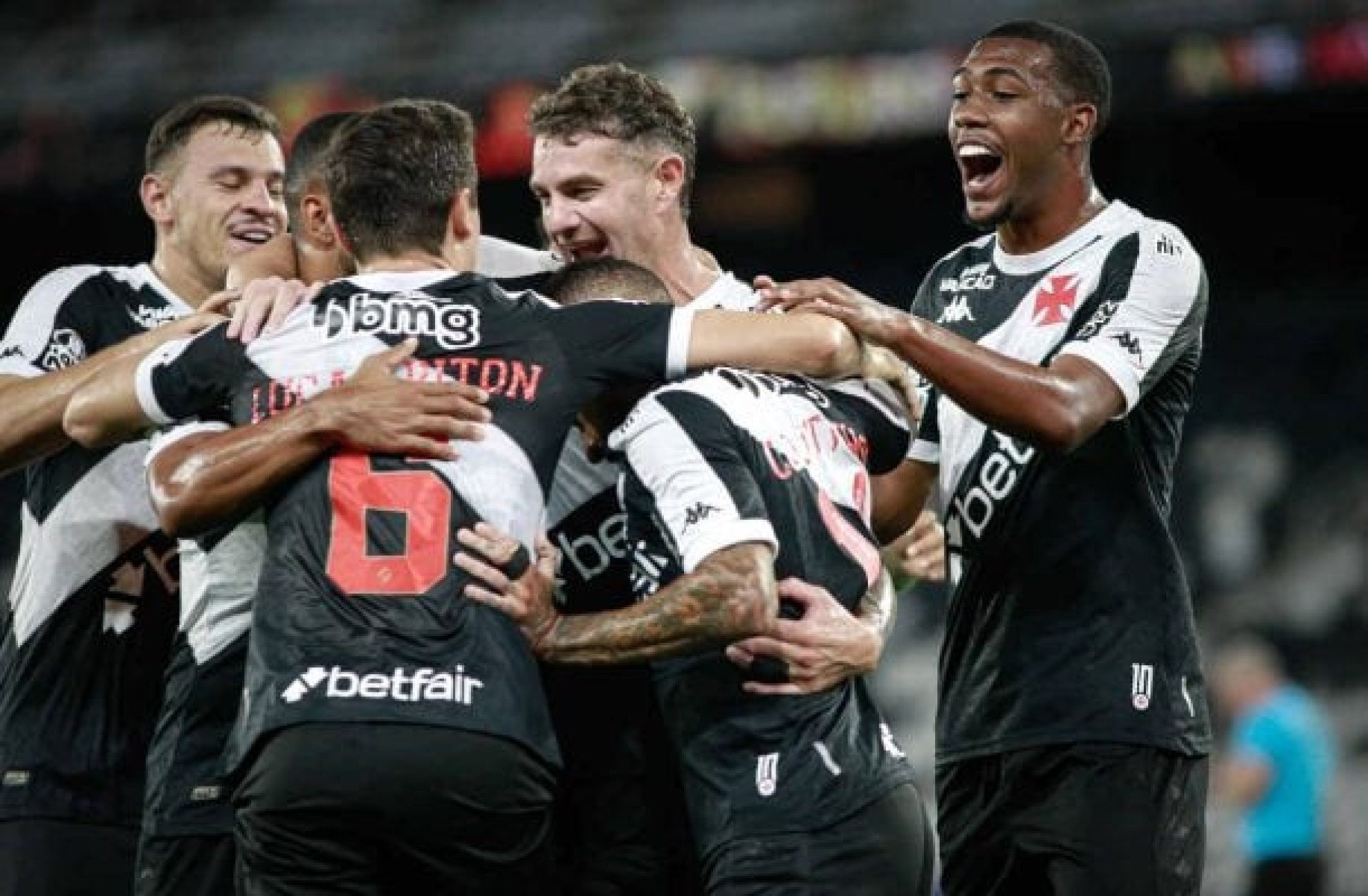 Vasco encerra preparação para enfrentar o Flamengo