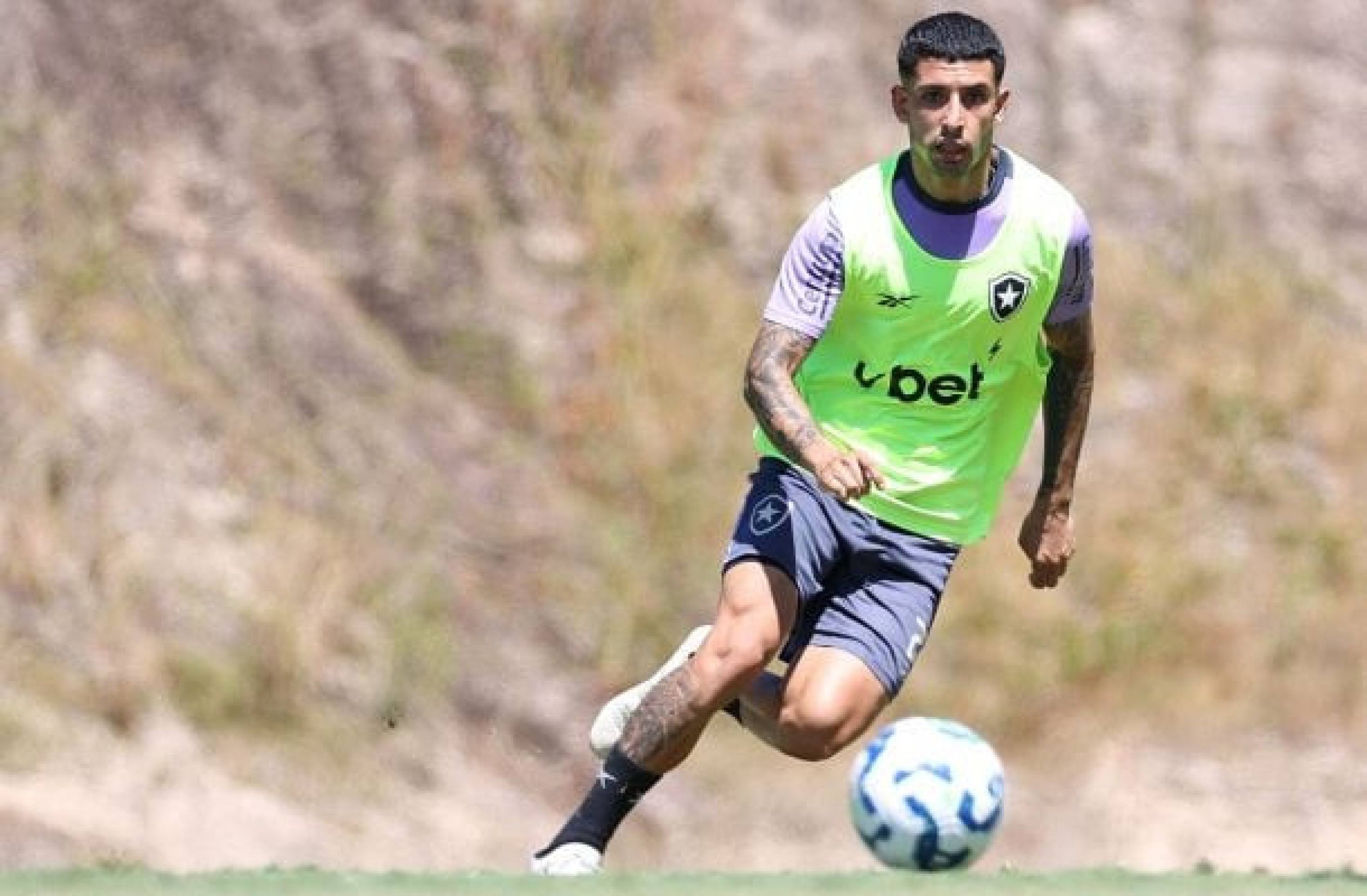 Santi Rodríguez é regularizado e pode estrear pelo Botafogo