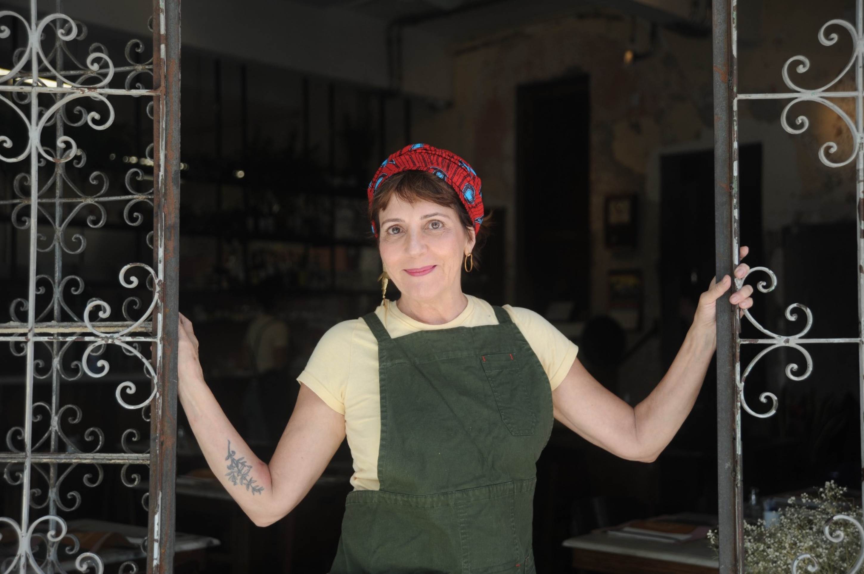 'Existem problemas, conflitos, mas, para resolver, a gente senta e conversa' Juliana Duarte (Cozinha Santo Antônio)
