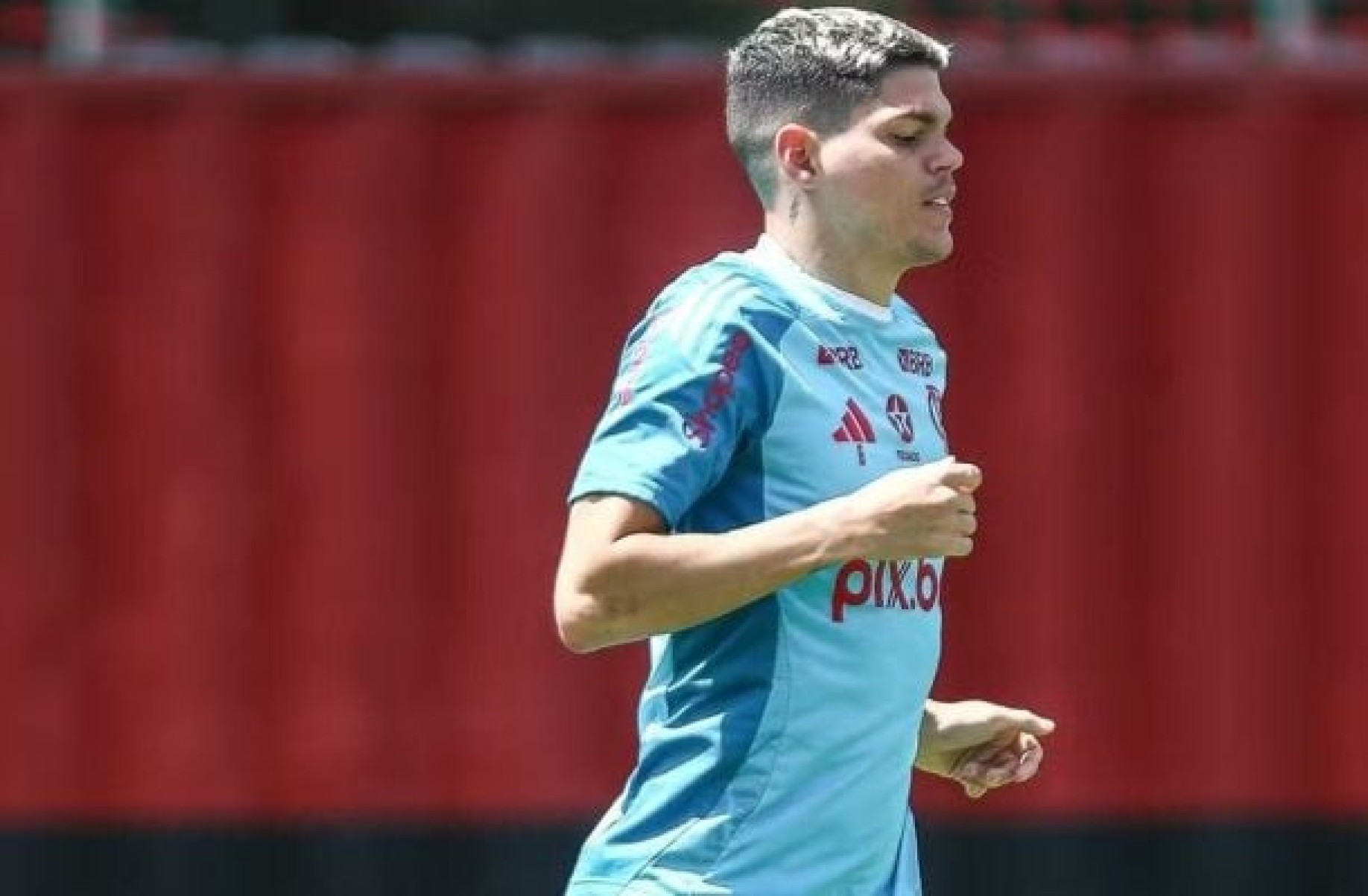 Ayrton Lucas deve ser novidade do Flamengo na semifinal contra o Vasco