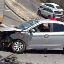 BH: acidente com BMW deixa duas pessoas feridas - Reprodu&ccedil;&atilde;o/Redes Sociais