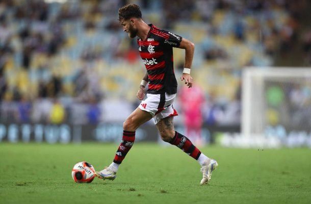 LEO PEREIRA - Teve dificuldade em alguns lances contra Rayan. Mas mostrou segurança na maioria das jogadas e cumpriu bem o papel de ajudar na cobertura de Varela. NOTA 6,5. Foto: Gilvan de Souza/Flamengo