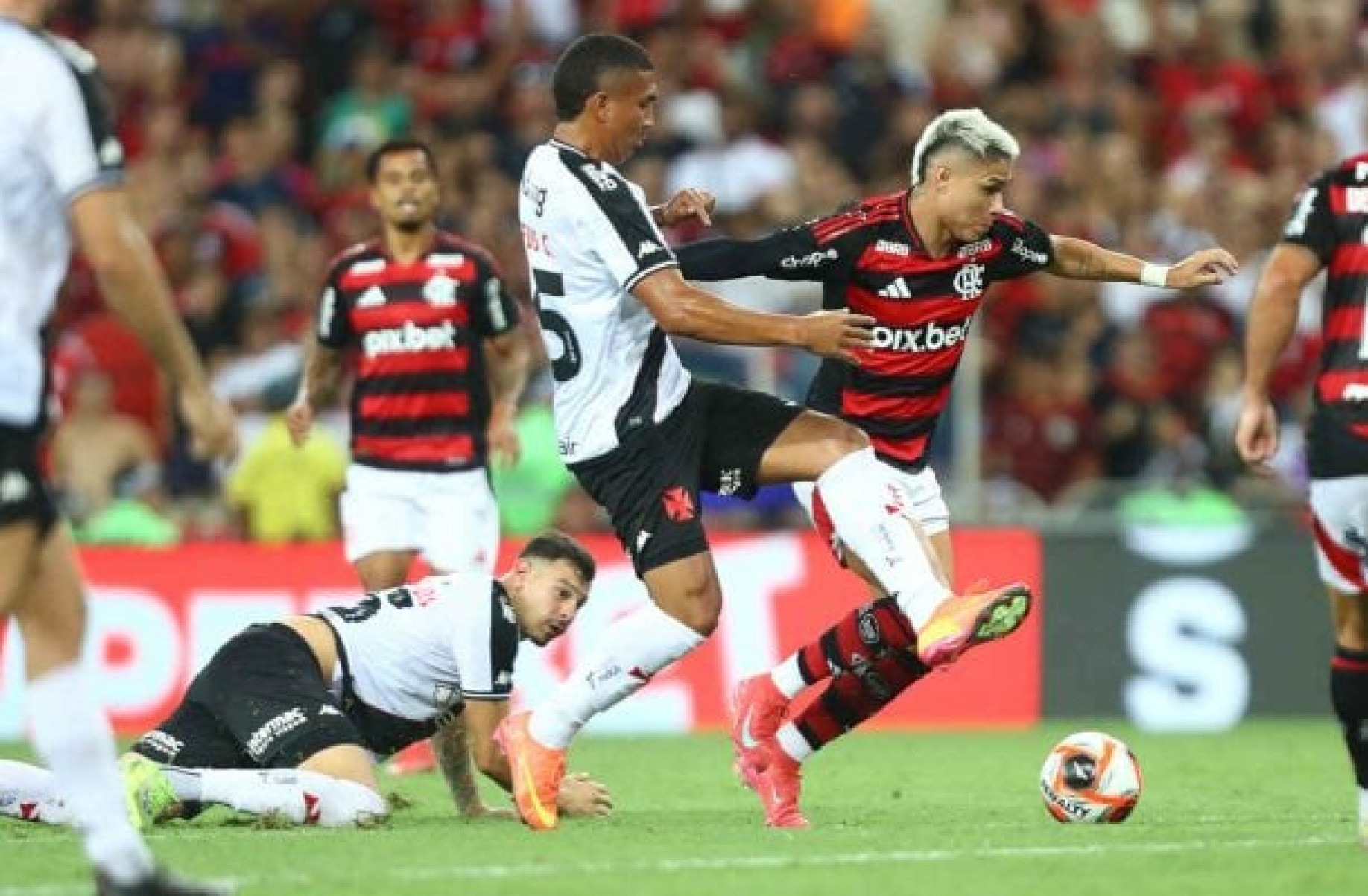 Luiz Araújo comenta classificação do Flamengo e já projeta final do Carioca