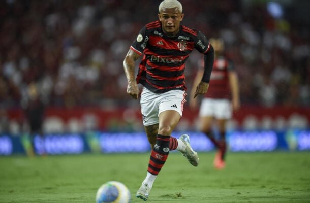 WESLEY - O apoio qualificado de sempre, mas com erros nos cruzamentos. Foi um dos que falharam no gol de Nuno. NOTA 6,5. Foto: Marcelo Cortes/CRF