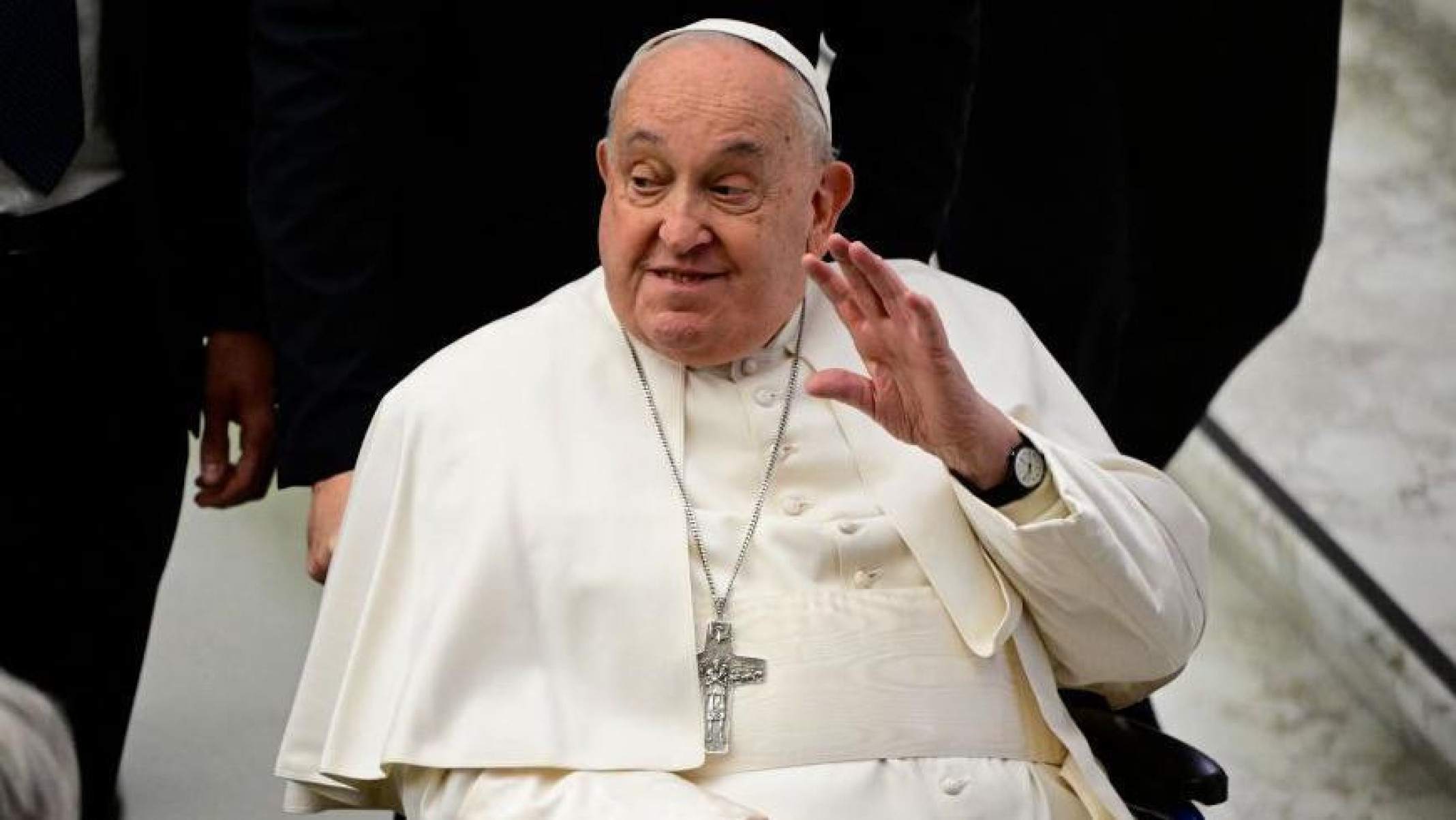O papa passa pela sua mais longa internação desde que tomou posse no Vaticano,