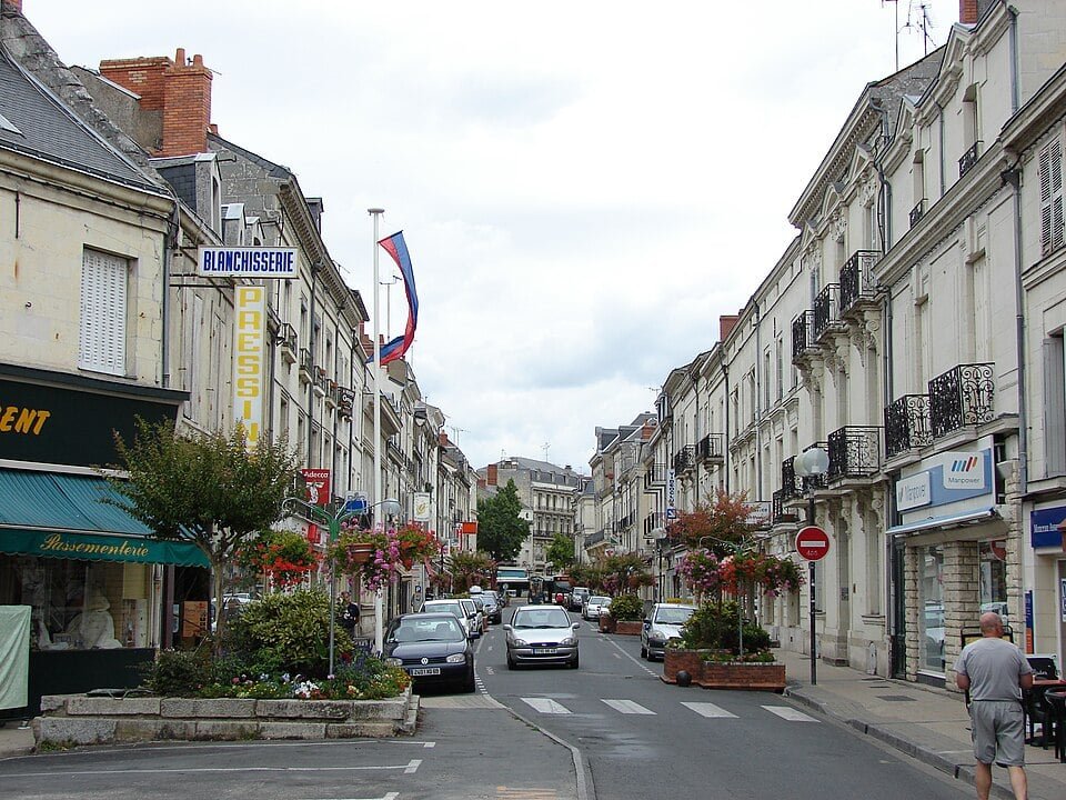 León – Pays de la Loire, 170 mil habitantes. Esta cidade é famosa por sua história medieval e sua arquitetura elegante. A Basílica de Saint-Martin, o Museu de Arte de Nantes e a Place Royale são lugares que não podem ser perdidos.

