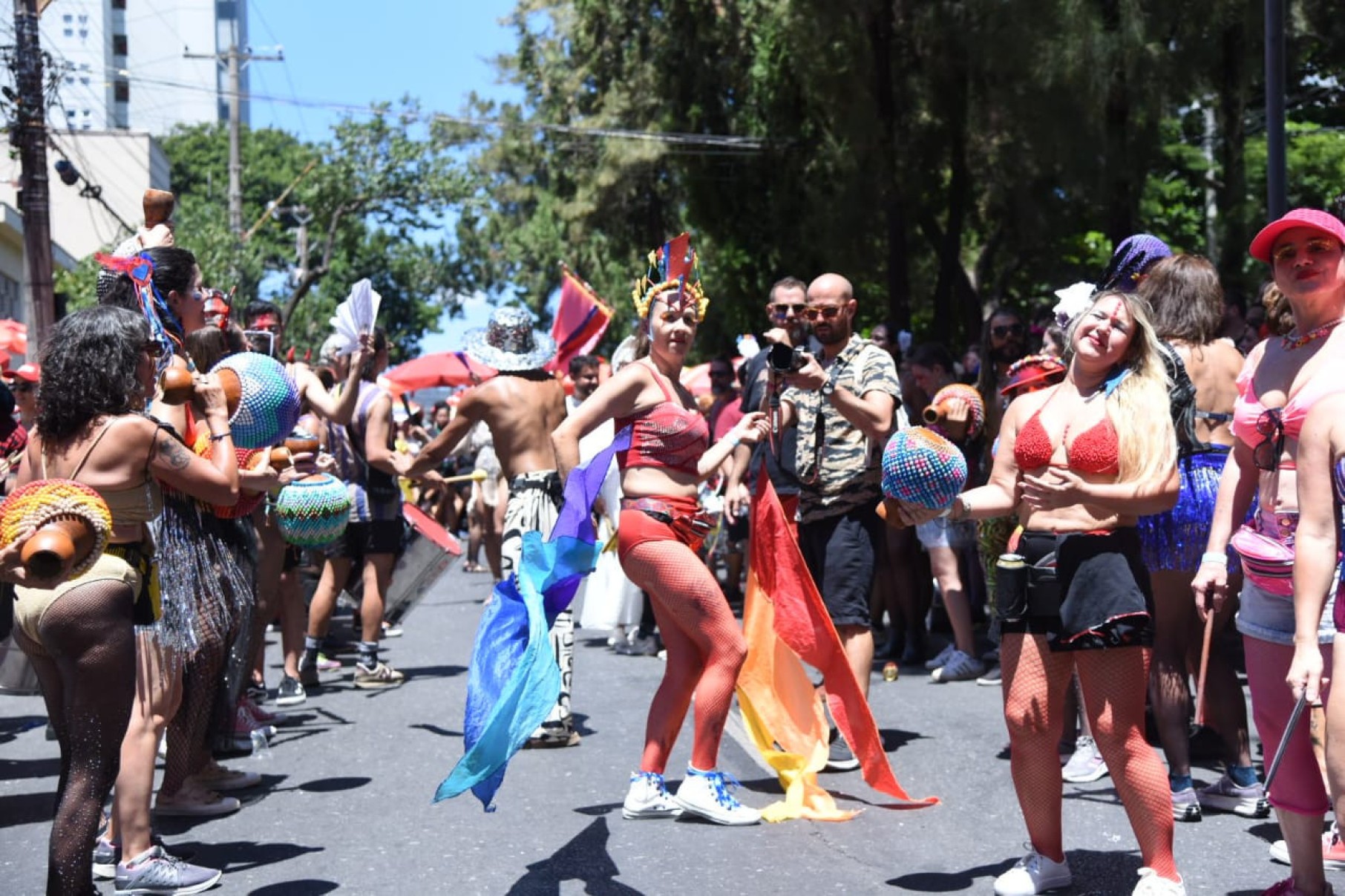 Bloco Ziriggydum Stardust faz seu cortejo no Floresta, ao som de clássicos do pop misturados ao ritmo do carnaval-Gladyston Rodrigues/Em/D.A. Press