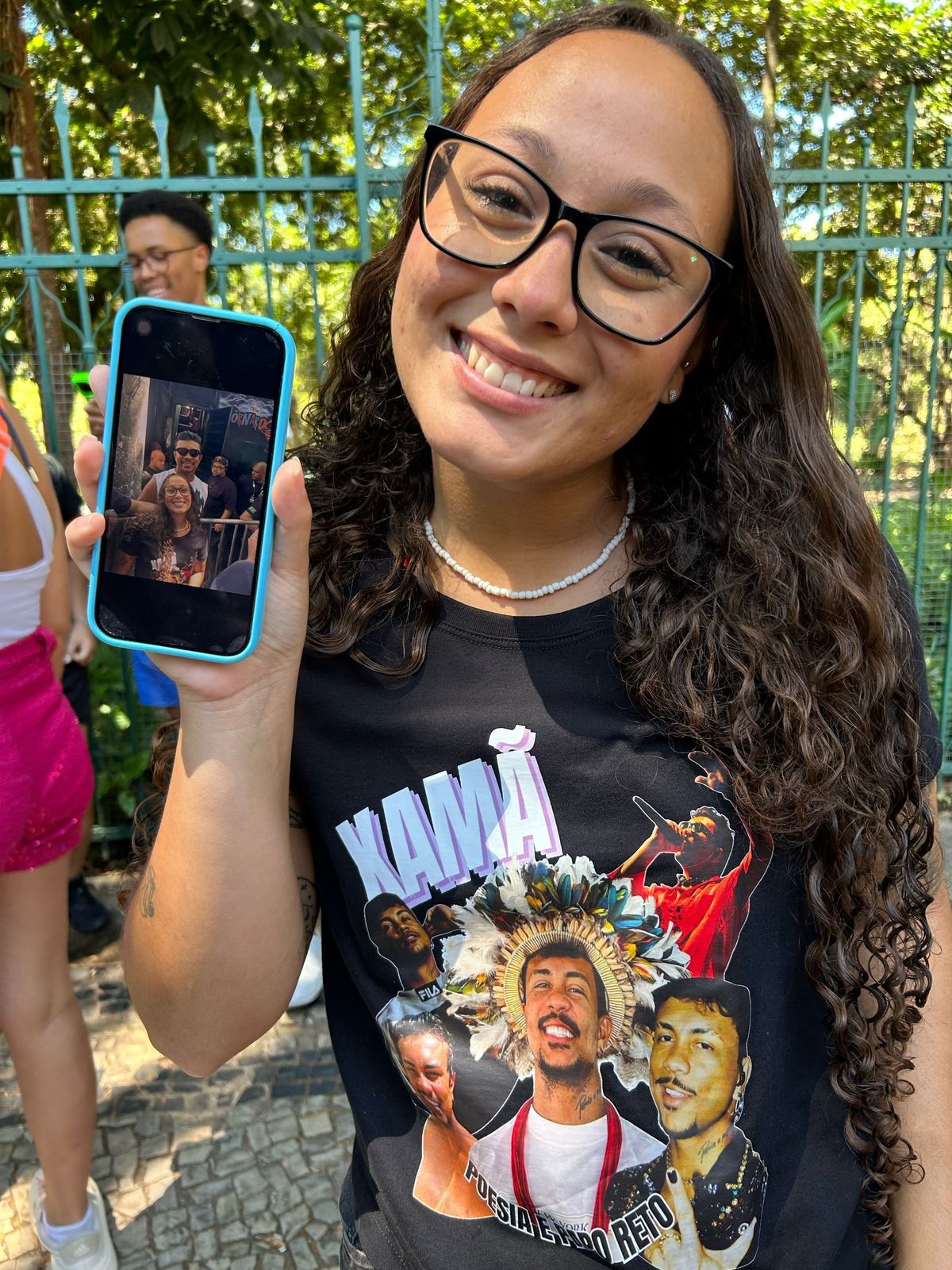  Julia Avelar, de 21 anos, comemorou a foto que tirou com o ídolo, Xamã-Túlio Santos/EM/D.A Press