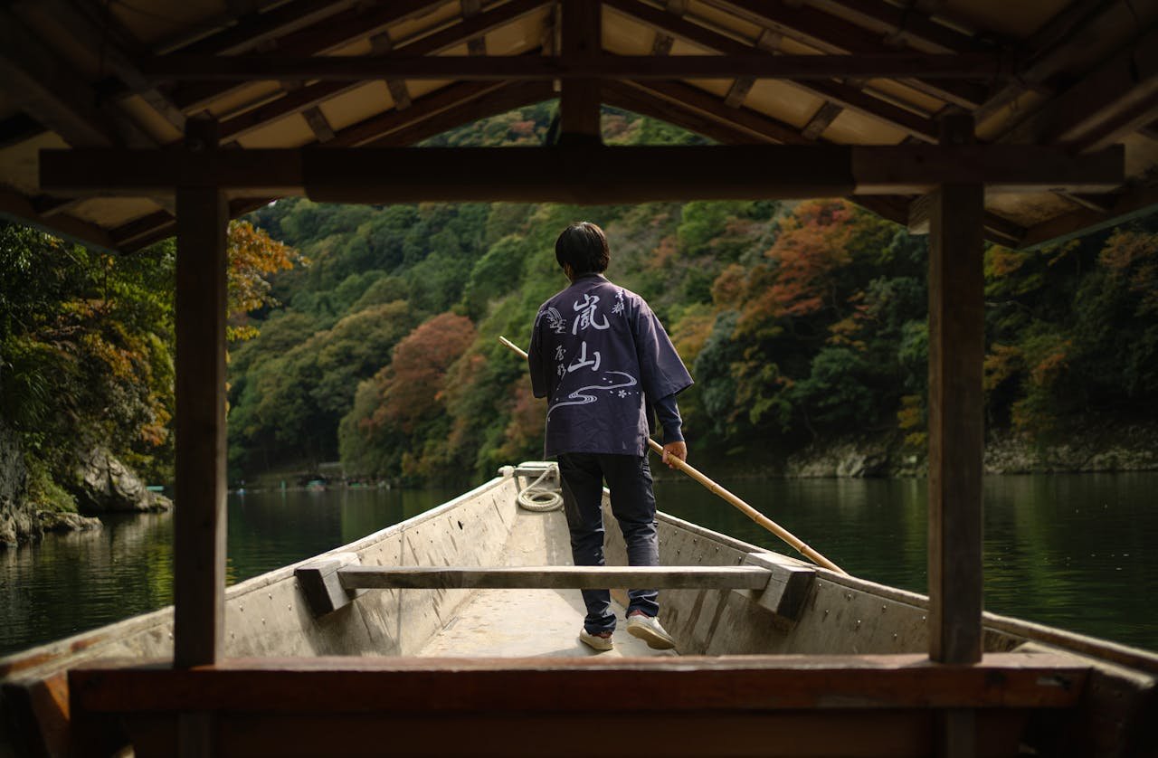 Chiba – Chiba, 1 milhão de habitantes. Localizada ao leste de Tóquio, Chiba é uma cidade moderna com ótimos centros comerciais. O Tokyo Disneyland, o Parque Makuhari e o Museu de Ciência de Chiba são locais para explorar.

