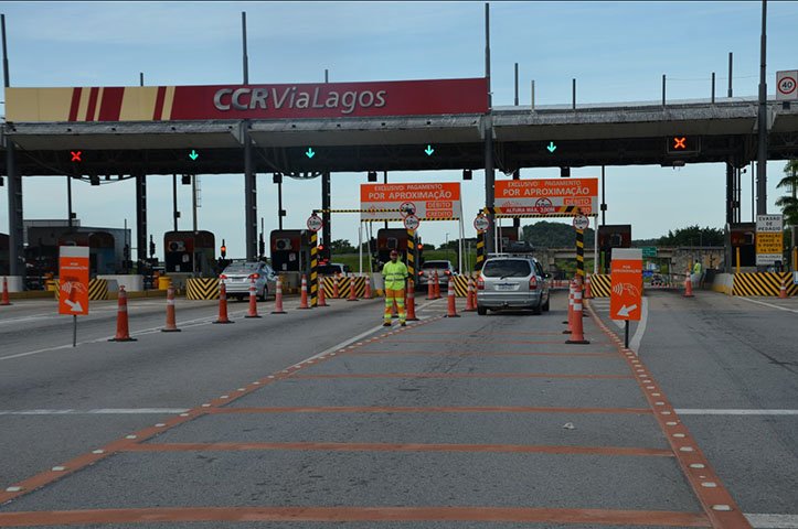 Via Lagos (RJ) - R$ 18,10 (seg. a sex.) e R$ 30,20 (fins de semana e feriados nacionais) - A rodovia RJ-124 dá acesso à Região dos Lagos, onde ficam cidades litorâneas de apelo turístico, como Cabo Frio, Arraial do Cabo e Búzios. -Divulgação site CCR