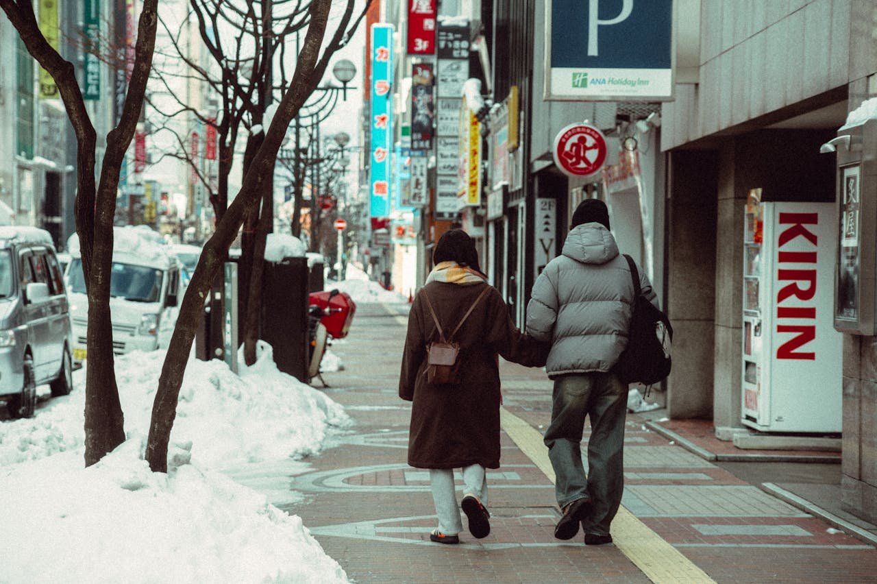 Sapporo – Hokkaido, 1,9 milhão de habitantes. Famosa por seu festival de neve e a produção de cerveja, Sapporo é a maior cidade da ilha de Hokkaido. O Parque Odori, o Mercado de Nijo e o Museu da Cerveja de Sapporo são locais recomendados.

