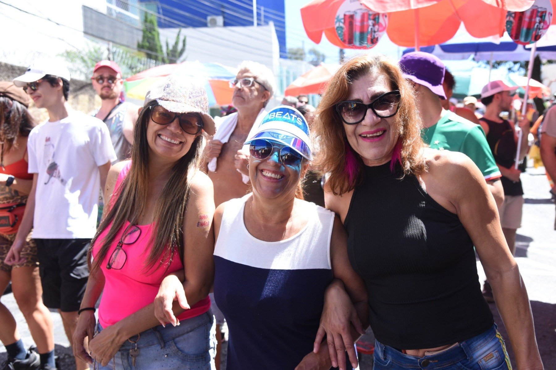 As amigas Ana Claudia Abreu, 54, Maria de Lourdes Nascimento Fontoura, 59, e Sueli Nicolete, 60, moradora do bairro-Gladyston Rodrigues/EM/D.A. Press
