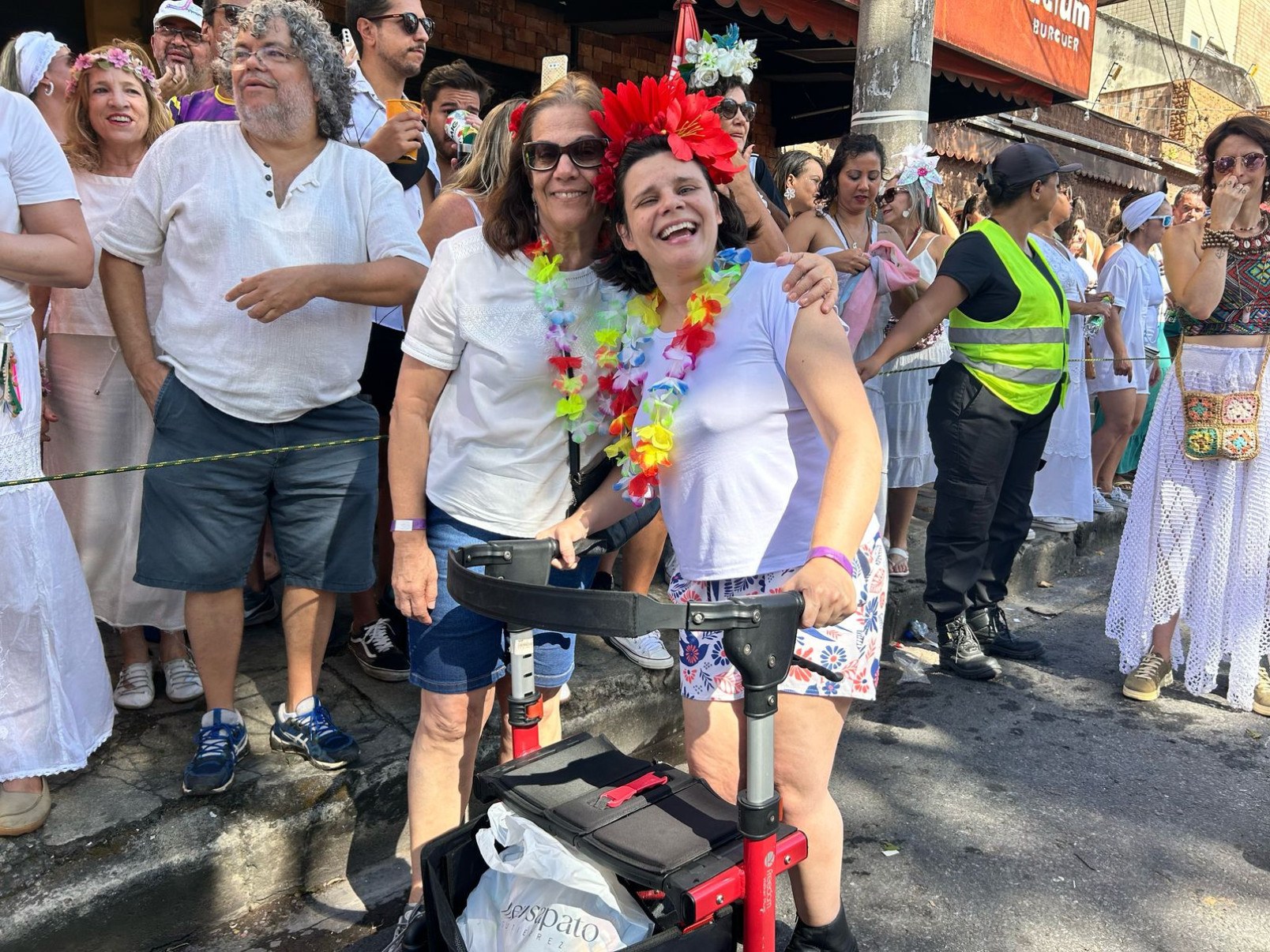 Ana Luiza Guimarães com a mãe, Eleonor Guimarães, no Bloco Filhas da Clara-Bel Ferraz/EM/D.A Press