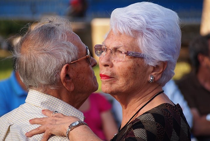 Perante a lei brasileira, em uma união estável sem reconhecimento formal, caso o casal se separe cada um fica com o que já tinha antes de começar o relacionamento e metade do que foi conquistado durante o tempo que viveram juntos.