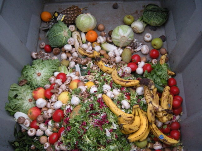 Além desses, outros países como os Estados Unidos, Itália e Dinamarca também possuem sistemas de reciclagem de resíduos alimentares.-wikimedia commons/OpenIDUser2