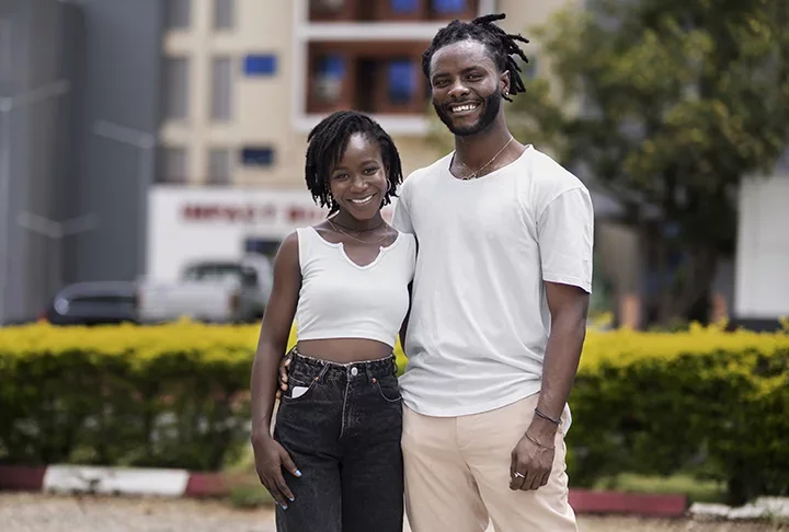 Não há um tempo mínimo de convivência para caracterizar a união estável, mas a jurisprudência brasileira tende a considerar relações com mais de 2 anos.