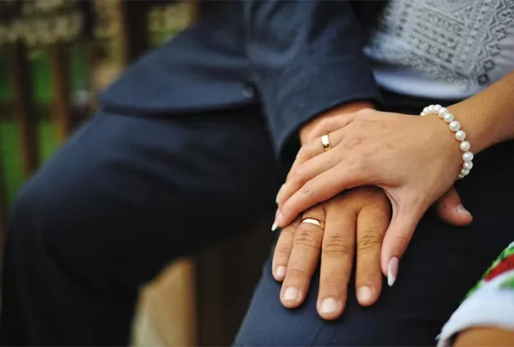 - Se o namoro evoluir para uma união estável, eles definem como serão divididos os bens e se vão morar juntos ou não;