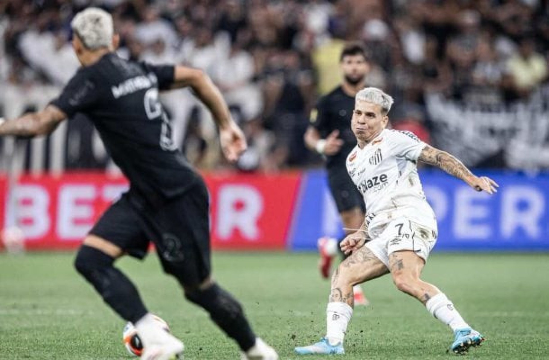 Medalhão da Globo sofre derrota acachapante para Corinthians x Santos na Record