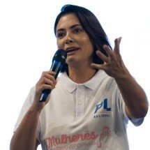 Michelle "erra" cedilha em mensagem de apoio: "Forca, Eduardo" - Platobr