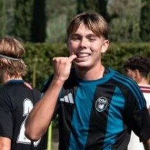 Filho de campeão do mundo estreia como profissional aos 17 anos - No Ataque Internacional