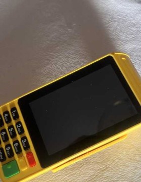 Máquina de cartão de crédito utilizada por golpista