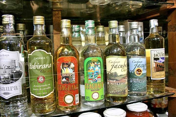 As bebidas tambÃ©m fazem parte do pacote: sucos, refrigerantes, energÃ©ticos e bebidas alcÃ³olicas contam com nosso aÃ§Ãºcar (a tradicional cachaÃ§a).