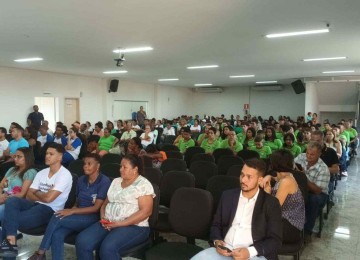 Moradores lotaram Câmara Municipal de Araçuaí para acompanhar votação de projeto para reduçao de APA, que não aconteceu -  (crédito: Gazeta de Araçuaí)