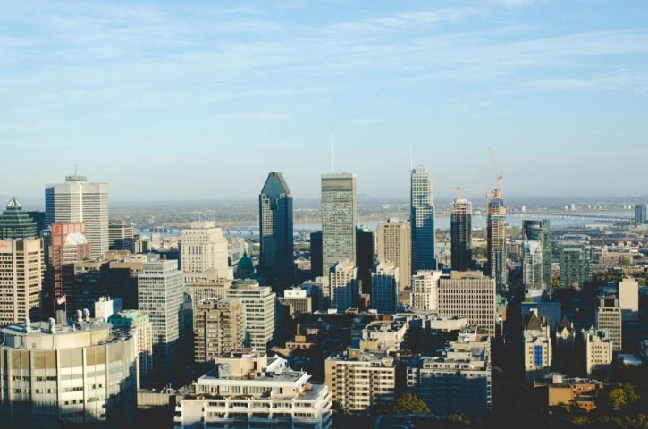 Segundo o site Expatistan, um residente de Montreal gasta em média US$ 2.374 por mês, enquanto em Nova York esse valor sobe para mais do que o dobro: US$ 5.412.