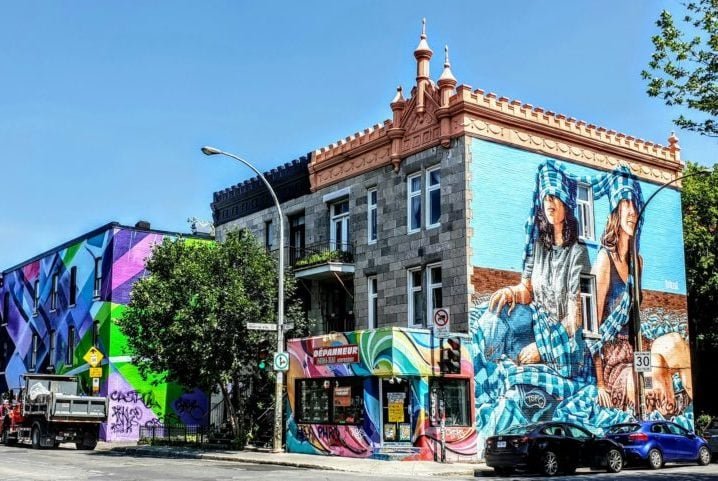 A herança multicultural de Montreal se reflete em sua vibrante cena artística, culinária e musical. 
