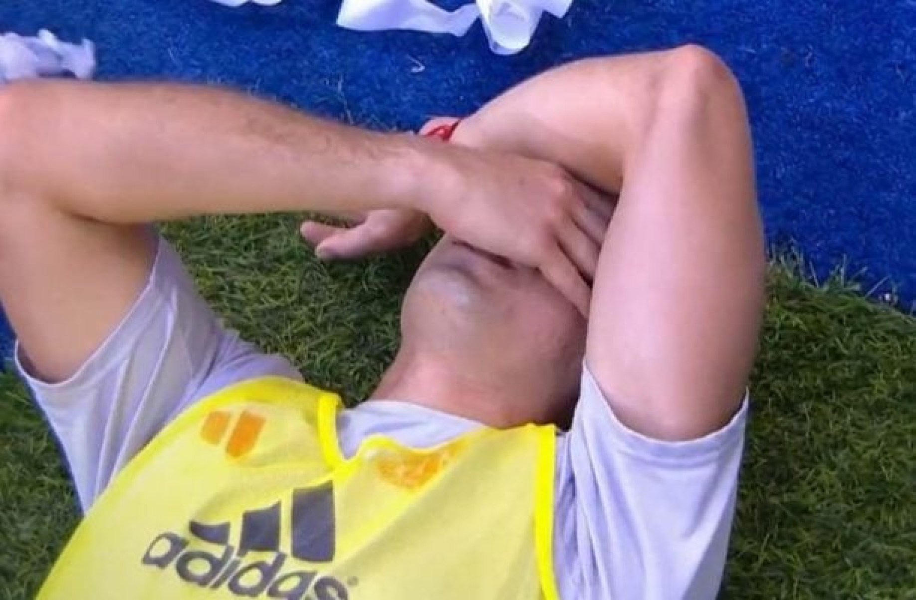 Súmula do Gre-Nal cita que Borré foi atingido por bobina de papel Súmula do Gre-Nal cita que Borré foi atingido por bobina de papel